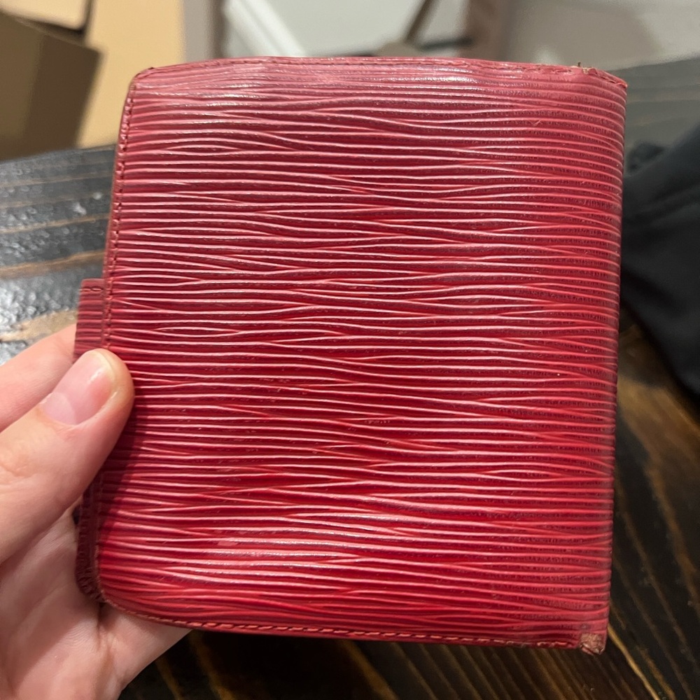 Red Epi Wallet LV red epi bifold wallet Louis Vuitton - Picture 5 of 8